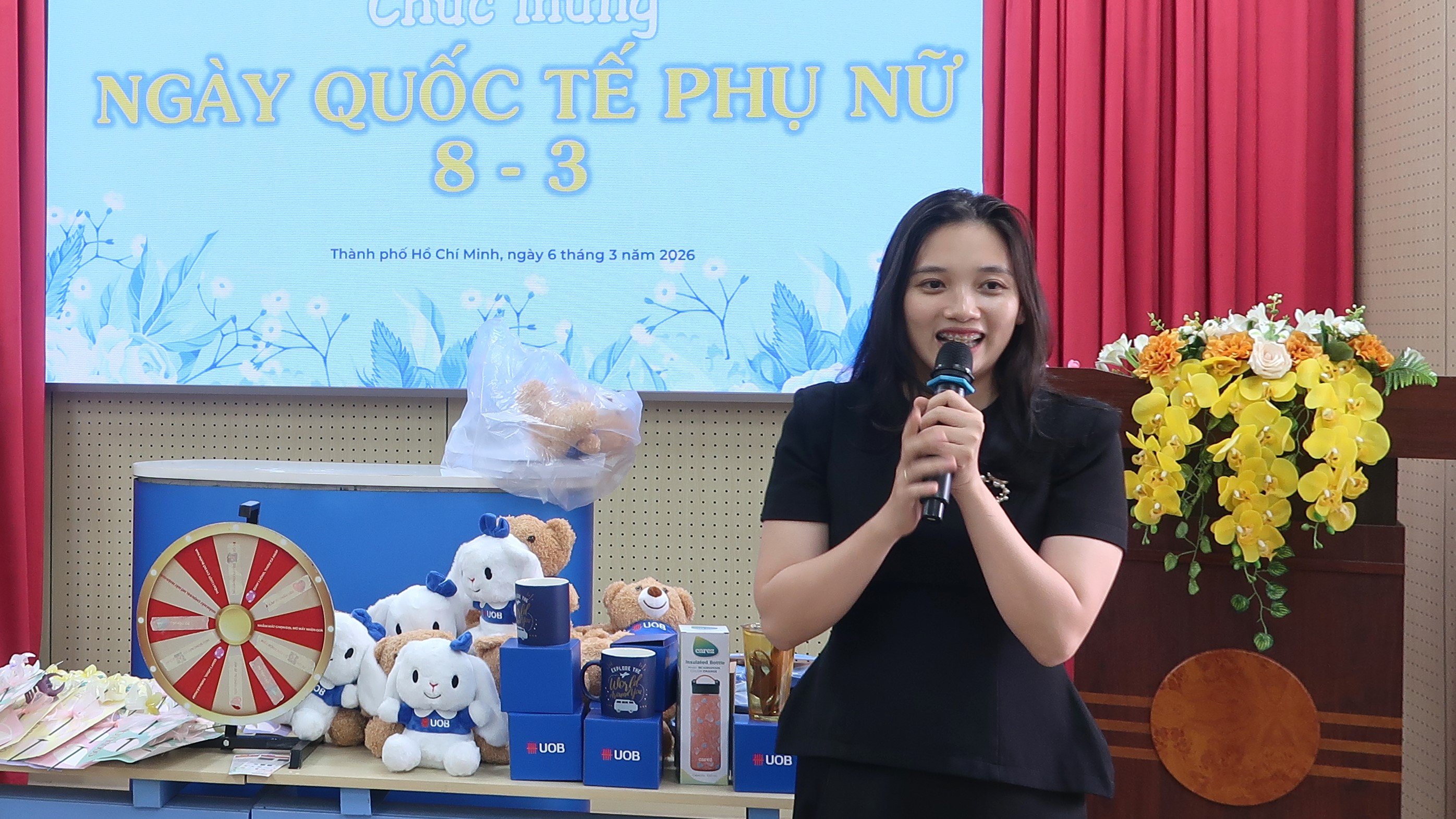 Đại diện Ng&acirc;n h&agrave;ng UOB.JPG